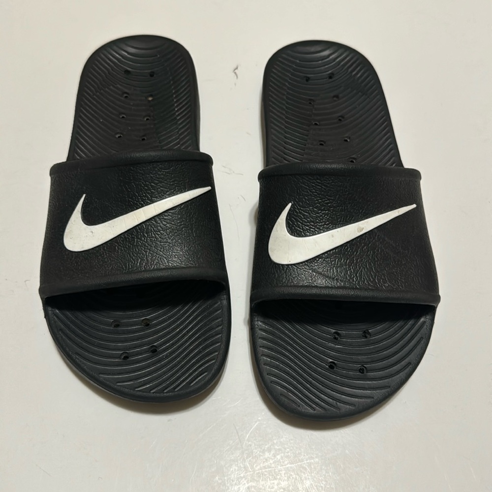 Unisex Nike Black Slides